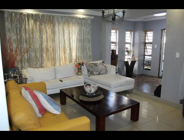 2 BEDROOM HOUSE FOR SALE IN PAROW CENTRAL